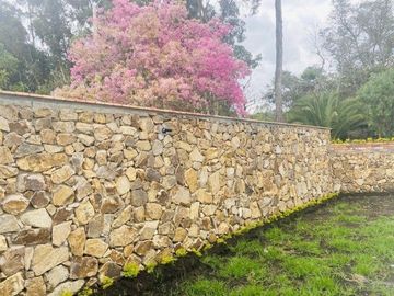 Amplia y lujosa villa por estrenar en exclusiva urbanización privada en Challuabamba