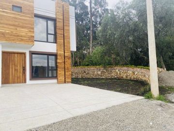 Amplia y lujosa villa por estrenar en exclusiva urbanización privada en Challuabamba