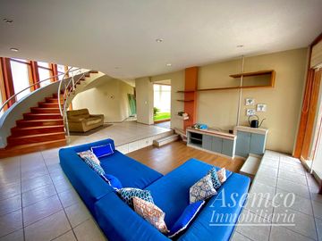 Ocasión!! Venta Casa de Ensueño con amplios Jardines, Piscina y Bungalow en Urb. San Fernando de Pachacamac