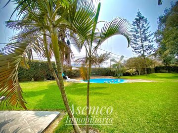 Ocasión!! Venta Casa de Ensueño con amplios Jardines, Piscina y Bungalow en Urb. San Fernando de Pachacamac