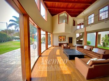 Ocasión!! Venta Casa de Ensueño con amplios Jardines, Piscina y Bungalow en Urb. San Fernando de Pachacamac