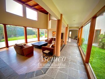 Ocasión!! Venta Casa de Ensueño con amplios Jardines, Piscina y Bungalow en Urb. San Fernando de Pachacamac