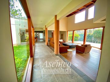 Ocasión!! Venta Casa de Ensueño con amplios Jardines, Piscina y Bungalow en Urb. San Fernando de Pachacamac