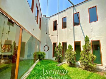 Ocasión!! Venta Casa de Ensueño con amplios Jardines, Piscina y Bungalow en Urb. San Fernando de Pachacamac