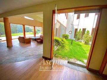 Ocasión!! Venta Casa de Ensueño con amplios Jardines, Piscina y Bungalow en Urb. San Fernando de Pachacamac