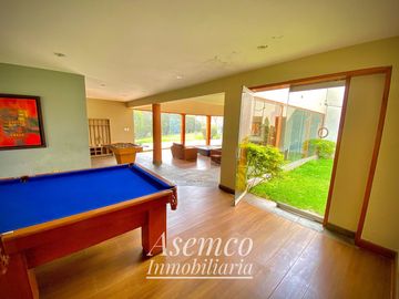 Ocasión!! Venta Casa de Ensueño con amplios Jardines, Piscina y Bungalow en Urb. San Fernando de Pachacamac