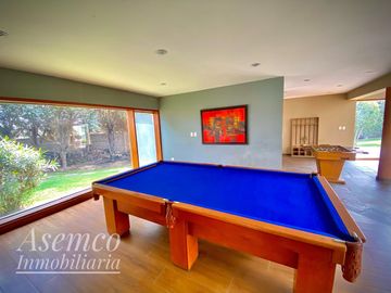 Ocasión!! Venta Casa de Ensueño con amplios Jardines, Piscina y Bungalow en Urb. San Fernando de Pachacamac