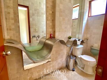 Ocasión!! Venta Casa de Ensueño con amplios Jardines, Piscina y Bungalow en Urb. San Fernando de Pachacamac