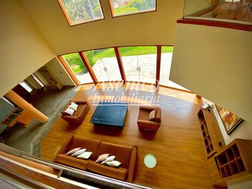 Ocasión!! Venta Casa de Ensueño con amplios Jardines, Piscina y Bungalow en Urb. San Fernando de Pachacamac