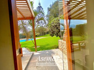 Ocasión!! Venta Casa de Ensueño con amplios Jardines, Piscina y Bungalow en Urb. San Fernando de Pachacamac