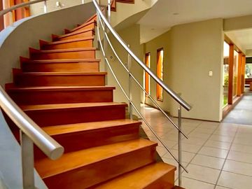 Ocasión!! Venta Casa de Ensueño con amplios Jardines, Piscina y Bungalow en Urb. San Fernando de Pachacamac