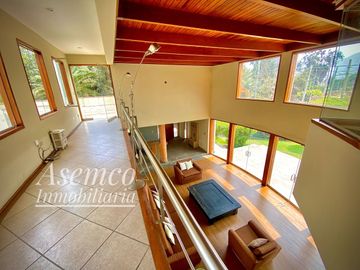Ocasión!! Venta Casa de Ensueño con amplios Jardines, Piscina y Bungalow en Urb. San Fernando de Pachacamac