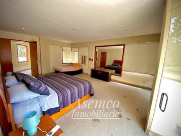 Ocasión!! Venta Casa de Ensueño con amplios Jardines, Piscina y Bungalow en Urb. San Fernando de Pachacamac