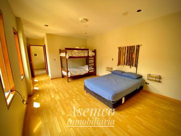 Ocasión!! Venta Casa de Ensueño con amplios Jardines, Piscina y Bungalow en Urb. San Fernando de Pachacamac