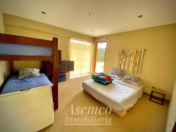 Ocasión!! Venta Casa de Ensueño con amplios Jardines, Piscina y Bungalow en Urb. San Fernando de Pachacamac
