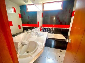 Ocasión!! Venta Casa de Ensueño con amplios Jardines, Piscina y Bungalow en Urb. San Fernando de Pachacamac