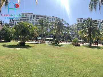 Dpartamento en renta vacacional con terraza, vista a las albercas y áreas comunes