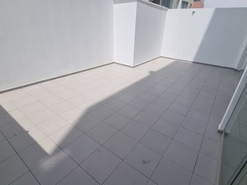 EXCELENTE FLAT DE ESTRENO CON TERRAZA PRIVADA EN CERRO COLORADO.NO PAGA ALCABALA
