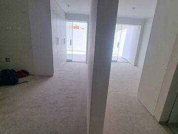 EXCELENTE FLAT DE ESTRENO CON TERRAZA PRIVADA EN CERRO COLORADO.NO PAGA ALCABALA