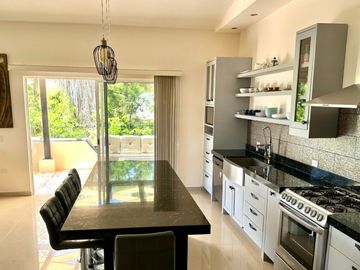 Hermosa casa con vista al mar, en venta, Cabo Bello, Cabo San Lucas