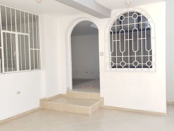 VENTA DE AMPLIA CASA DE 3 NIVELES EN URB. SAN FELIPE - PIURA