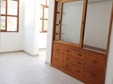 VENTA DE AMPLIA CASA DE 3 NIVELES EN URB. SAN FELIPE - PIURA