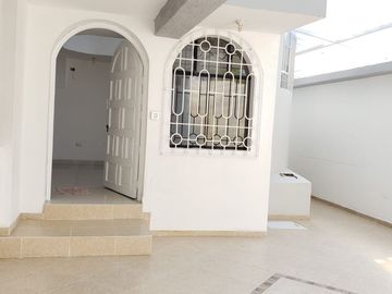 VENTA DE AMPLIA CASA DE 3 NIVELES EN URB. SAN FELIPE - PIURA