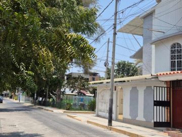 VENTA DE AMPLIA CASA DE 3 NIVELES EN URB. SAN FELIPE - PIURA