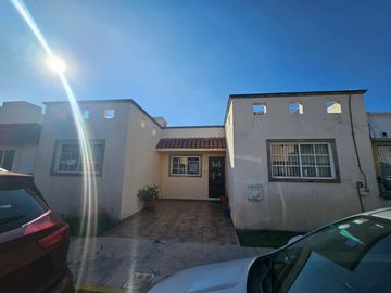 CASA EN VENTA EN LOMAS VERDES (En Conjunto Cerrado)