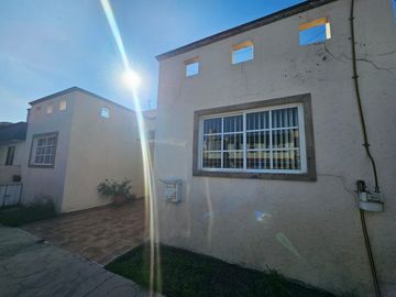 CASA EN VENTA EN LOMAS VERDES (En Conjunto Cerrado)