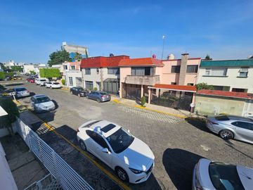 CASA EN VENTA EN LOMAS VERDES (En Conjunto Cerrado)