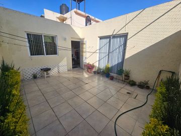 CASA EN VENTA EN LOMAS VERDES (En Conjunto Cerrado)