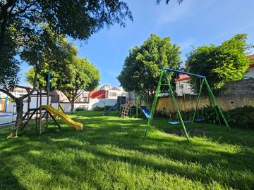 CASA EN VENTA EN LOMAS VERDES (En Conjunto Cerrado)