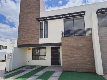 CASA EN VENTA EN POZOS RAPIDO ACCESO CARRET 57