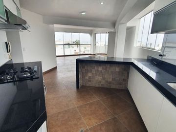 HERMOSO DUPLEX CON VISTA AL MAR DE  PUNTA HERMOSA