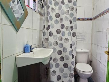 Casa comercial Área Educación Barrio República