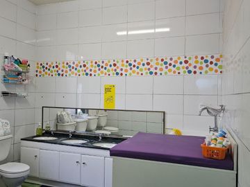 Casa comercial Área Educación Barrio República