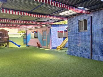 Casa comercial Área Educación Barrio República