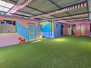 Casa comercial Área Educación Barrio República