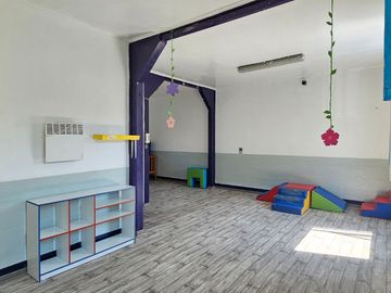 Casa comercial Área Educación Barrio República
