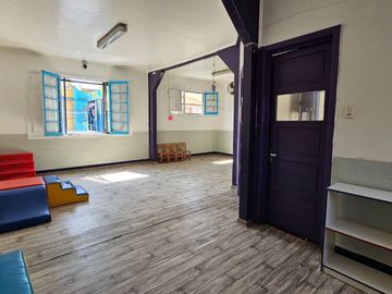 Casa comercial Área Educación Barrio República