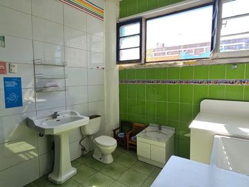 Casa comercial Área Educación Barrio República