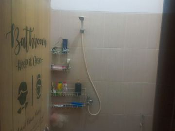 Rumah dijual di Karang Tengah Ciledug Semi Furnish Bagus dekat Busway