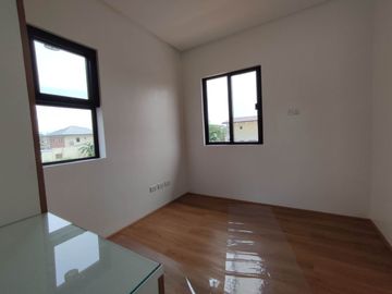 FOR SALE NEWLY MADE MAJESTIC DESIGN 2 STOREY SINGLE DETACHED HOUSE IN CAVITE