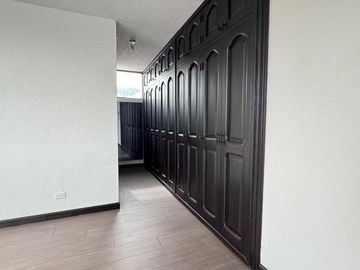 INCREÍBLE DEPARTAMENTO  AV. 6 DE DICIEMBRE JUNTO AL ESTADIO