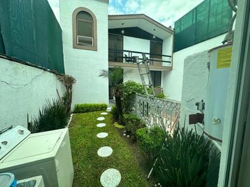 CASA EN VENTA EN LEON MODERNO OPORTUNIDAD PARA NEGOCIAR