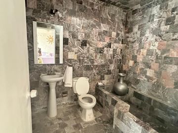 CASA EN VENTA EN LEON MODERNO OPORTUNIDAD PARA NEGOCIAR