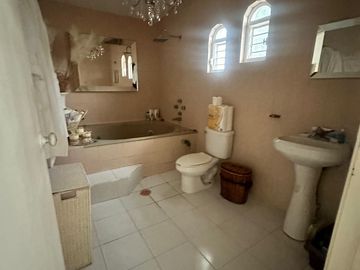 CASA EN VENTA EN LEON MODERNO OPORTUNIDAD PARA NEGOCIAR