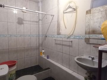 VENTA DE CASA DE TRES PISOS
