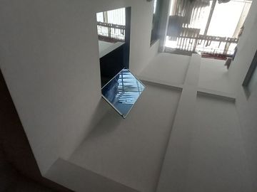 VENTA DE CASA DE TRES PISOS